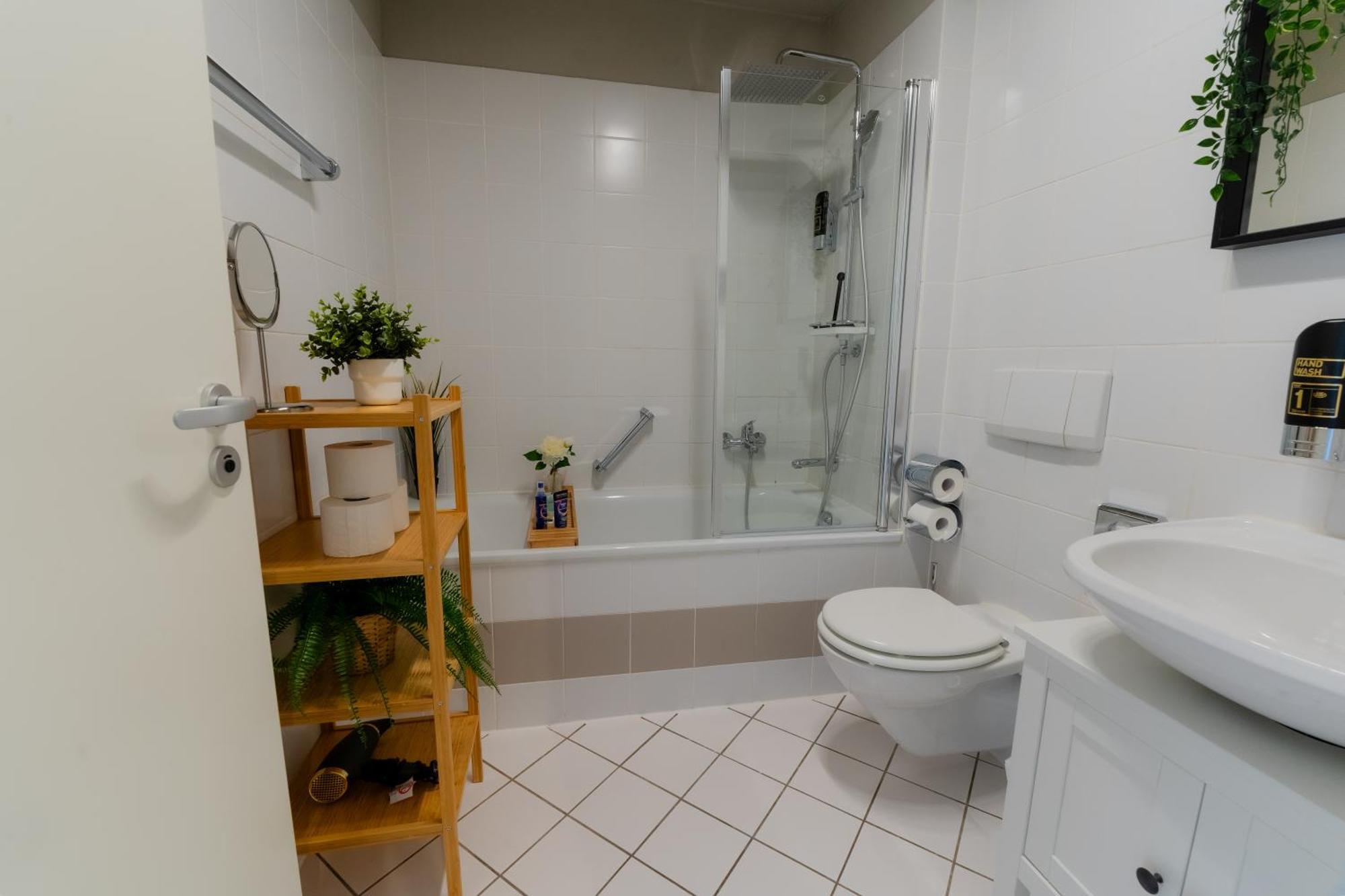 Deluxe Apartment I Klimaanlage I Tiefgarage I Balkon I Wlan Магдебург Екстериор снимка